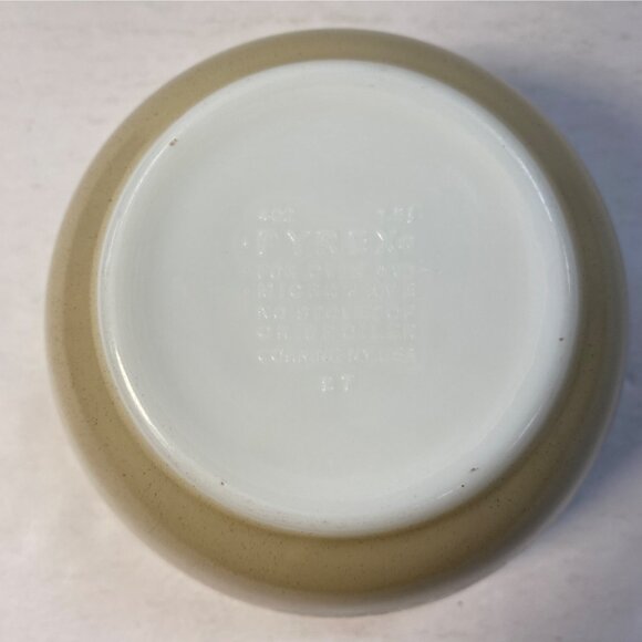 Pyrex Forest Fancies #402 Mushroom Print 1.5 Liter Mixing Bowl Vintage - Picture 3 of 7